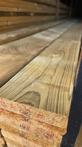 Ca. 31x Geschaafde geïmpregneerde planken