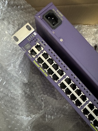 Ca. 21x Gigabit PoE edge switch (Edge-licentie), Extreme Networks Summ