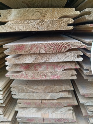 Ca. 73x Vuren geïmpregneerde rabatdelen lengte 450 cm, Scandinavisch V
