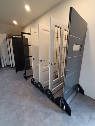 Showroomdeuren, Skantrae en Weekamp