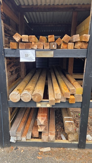 Partij tuinpalen