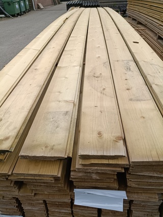 Ca. 72x Vuren geïmpregneerde rabatdelen lengte 540 cm, Scandinavisch V