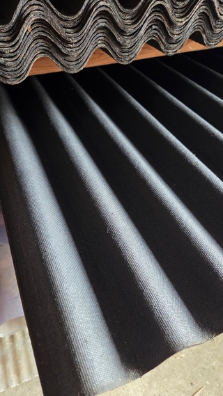 Ca. 24x Bitumen golfplaten, Guttanit