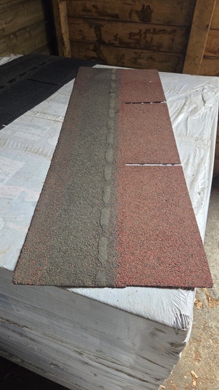 Ca. 10x Dakshingles, IKO, rood