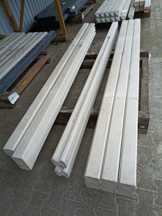 Ca. 12x Betonpalen wit/grijs, Berton