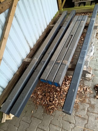Partij betonpaal gecoat zwart, Berton