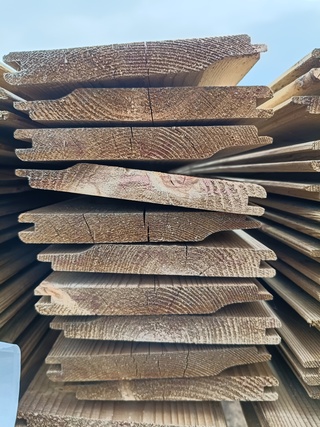 Ca. 72x Vuren geïmpregneerde rabatdelen lengte 540 cm, Scandinavisch V