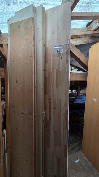 Partij houten kastplanken