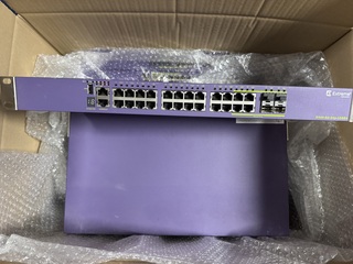 Ca. 13x Gigabit PoE+ edge switch met 10G-uplinks, Extreme Networks Sum