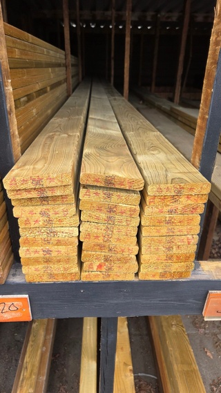 Ca. 31x Geschaafde geïmpregneerde planken