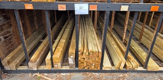 Partij geïmpregneerd tuinhout