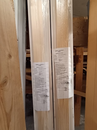 Ca. 25x grenen en hardhouten binnendeurkozijnen