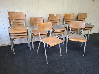 Ca. 17x nostalgische schoolstoel
