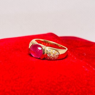 Cabochon Robijnen 1.96ct Dames Ring – 18kt Goud