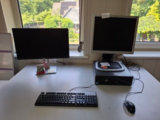 Computer met 2x monitor Fujitsu, DT8-D3061 Core i3