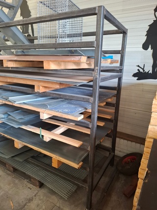 Platenstelling met inhoud