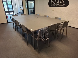 11x Kantinetafel met 13x stoel