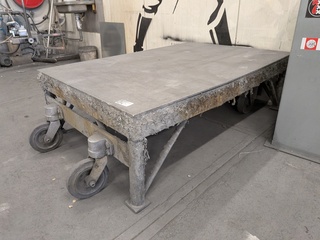 Magazijnwagen en werktafel