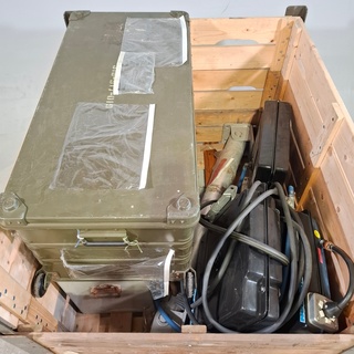 3x Pneumatische slanghaspel en 2x transportkist, O.a. Nedermann