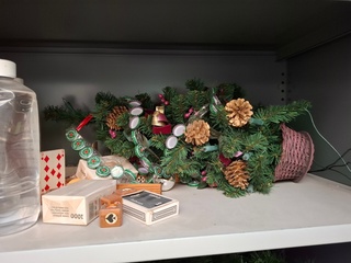 Archiefkast met decoratiemateriaal