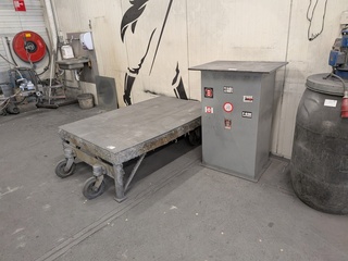 Magazijnwagen en werktafel