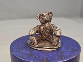 Teddy beer beeld – Royal Selangor