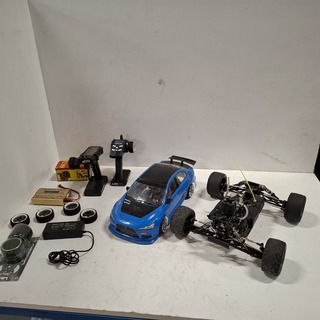 2x Bestuurbare auto, O.a. Etronix