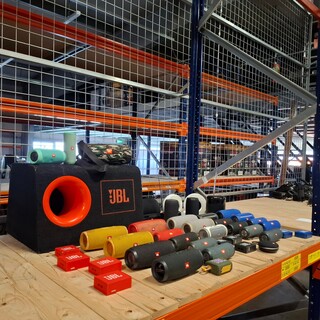 Ca. 46x JBL Boxen