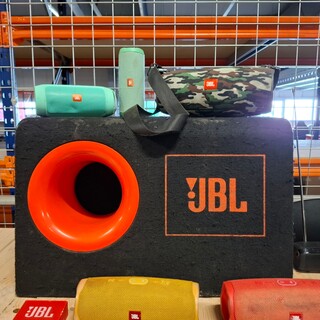 Ca. 46x JBL Boxen