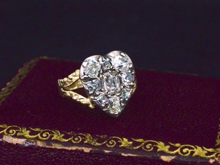 Antieke ring met oud geslepen diamanten
