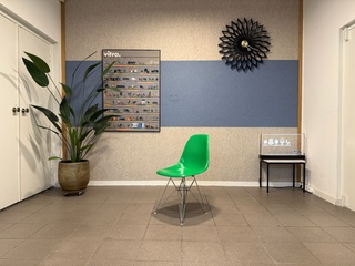 Fiberglass chrome eiffel-base Vitra, DSR, groen