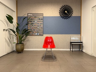 Fiberglass chrome eiffel-base Vitra, DSR, rood