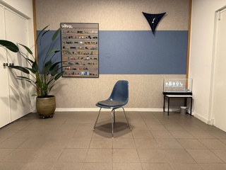 Fiberglass h-base chrome Herman Miller, DSX, medium blue
