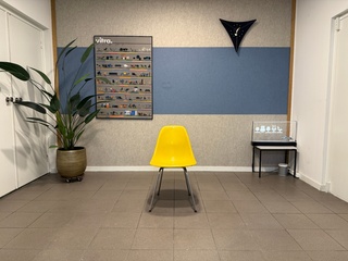 Fiberglass h-base chrome Herman Miller, DSX, geel