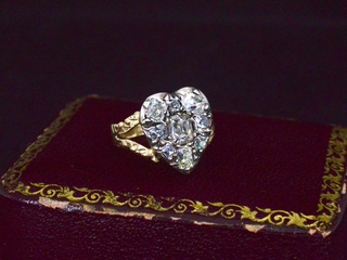 Antieke ring met oud geslepen diamanten