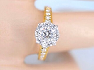 Gouden entourage ring met briljant geslepen diamanten van 1.00 carat
