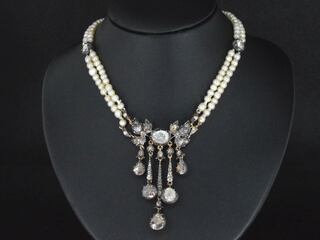 Collier met diamanten en orient parels
