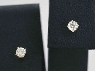 Rosegouden oorbellen met diamant