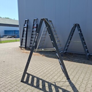 Werktrap Altrex, 2x 8 treeds