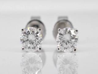 Witgouden diamanten oorbellen van 0.60 carat