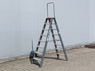 Werktrap Altrex, 2x 7 treeds met bordes