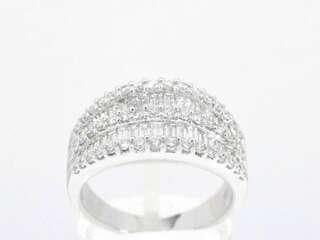 Witgouden ring met briljant en baguettes diamanten