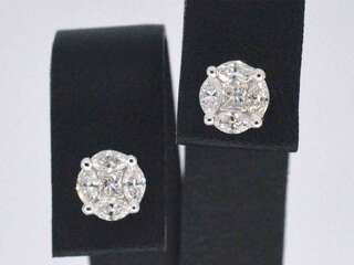 Witgouden oorbellen met diamant
