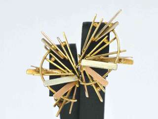 Gouden design oorbellen van Anneke Schat