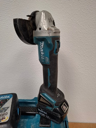 Accu haakse slijper Makita, DGA504  , bouwjaar 2020