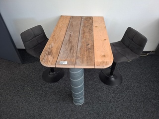 Industriële tafel met 2x kruk