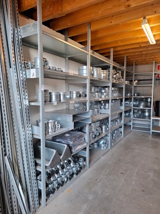 Ca. 26 meter Metalen legbord stelling