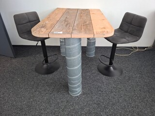 Industriële tafel met 2x kruk