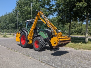 Land- of bosbouwtrekker, FENDT, 312 VARIO, 2015, met maaiarm, HERDER