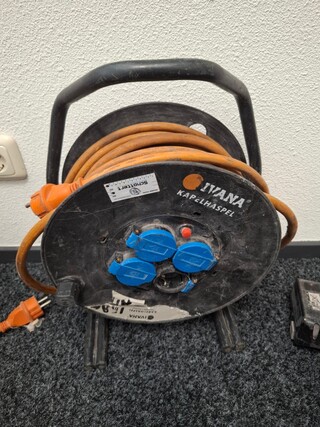2x Kabelhaspel 230V